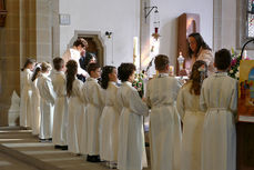 Feier der 1. Heiligen Kommunion in Sankt Crescentius (Foto: Karl-Franz Thiede)